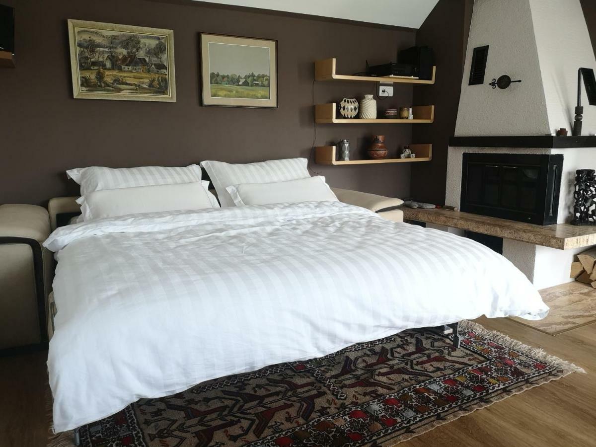 Holiday House Red Deer ゴレンスカ地方 エクステリア 写真