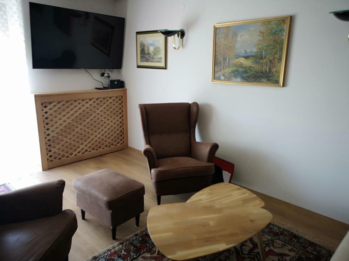 Holiday House Red Deer ゴレンスカ地方 エクステリア 写真